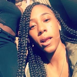 Meet your Posher, Destinee